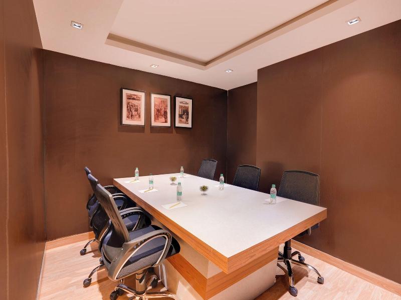 Lemon Tree Hotel Noida image
