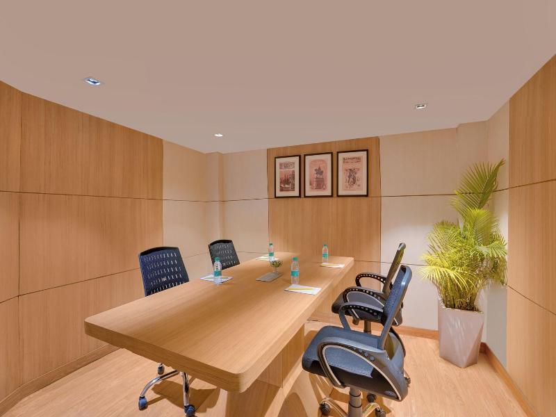 Lemon Tree Hotel Noida image