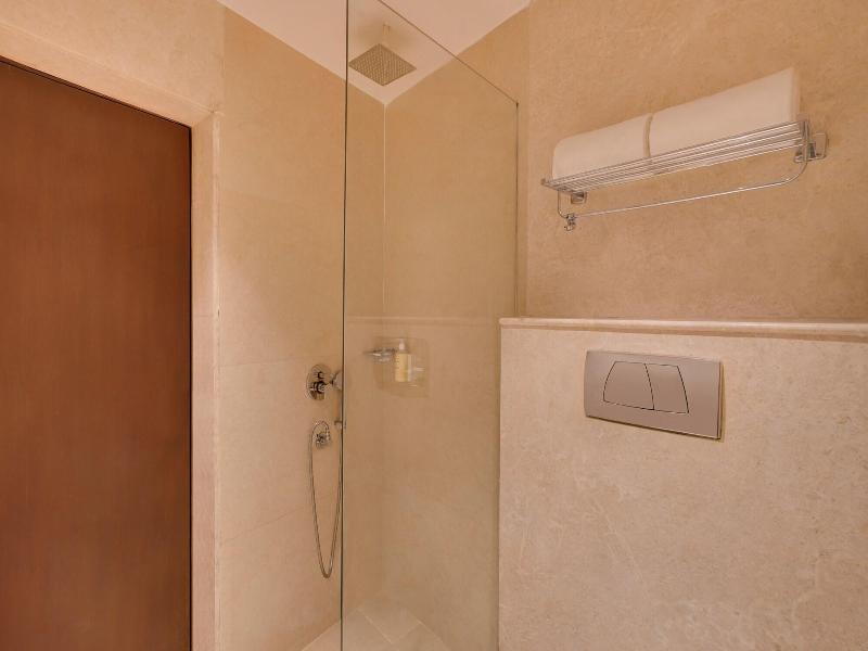 Lemon Tree Hotel Noida image