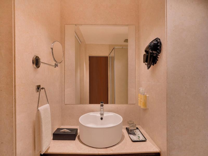 Lemon Tree Hotel Noida image