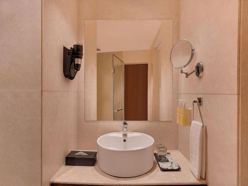 Lemon Tree Hotel Noida image