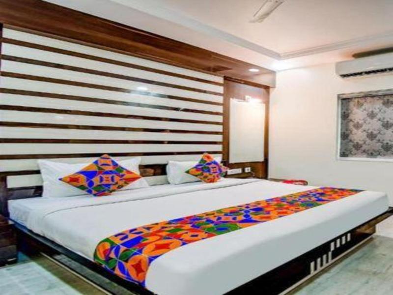 Fabhotel Royal Palm