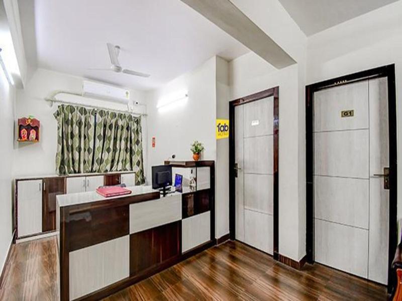 Fabhotel Royal Palm