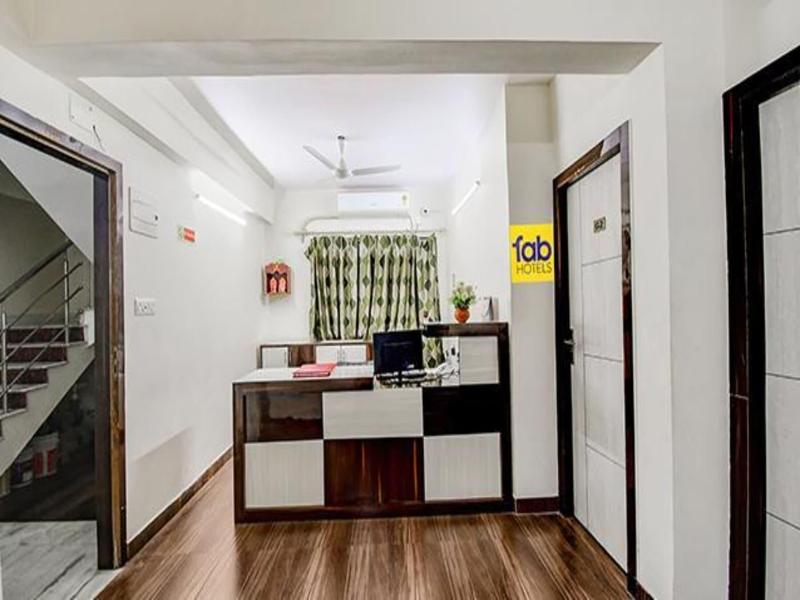 Fabhotel Royal Palm