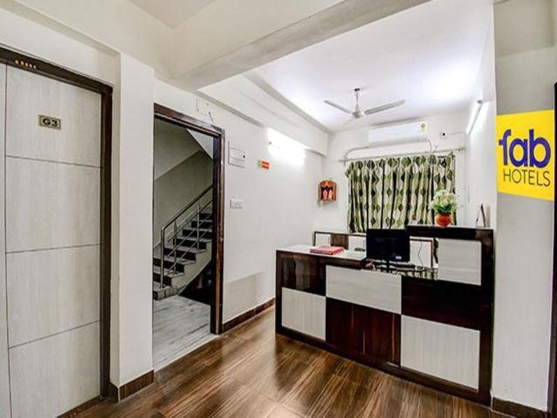 Fabhotel Royal Palm