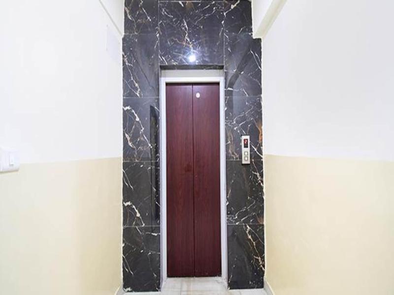 Fabhotel Royal Palm