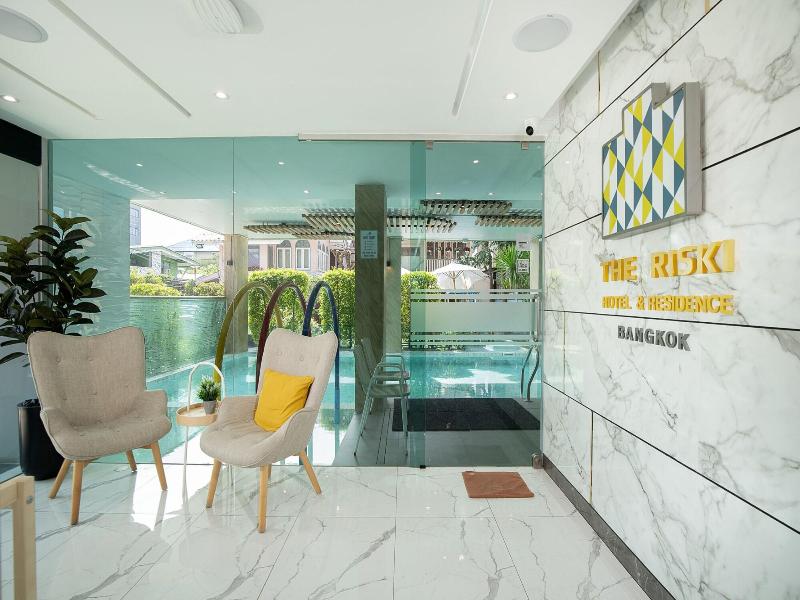 The Riski Hotel At Bangphlat Station image