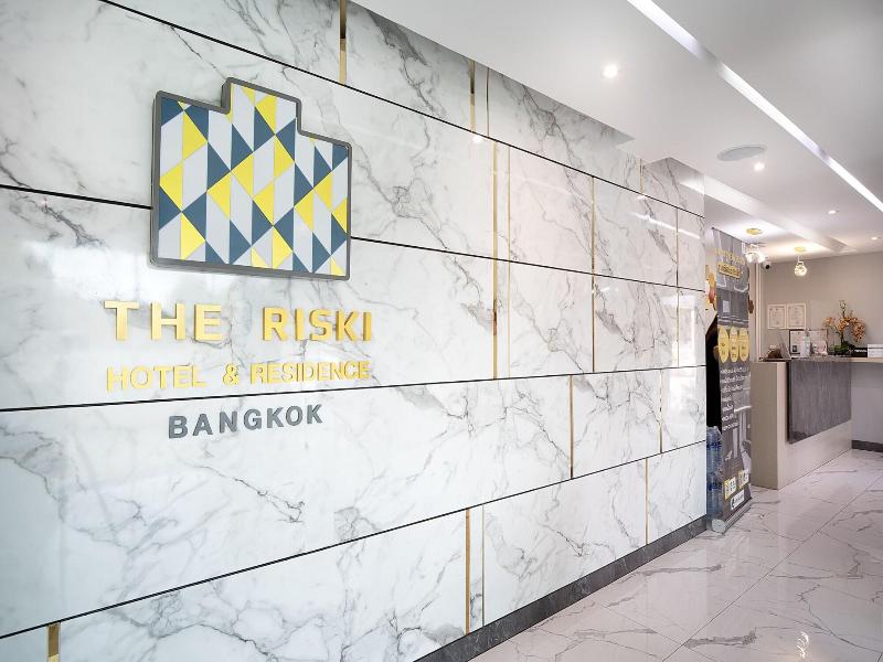 The Riski Hotel At Bangphlat Station image