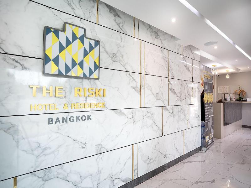 The Riski Hotel At Bangphlat Station image