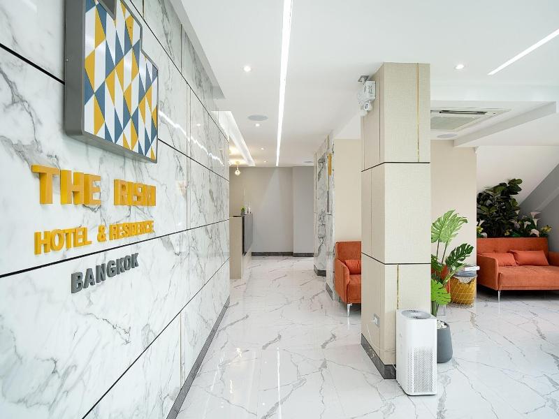 The Riski Hotel At Bangphlat Station image