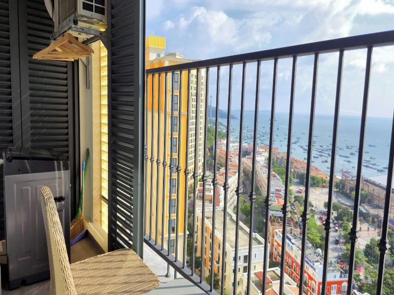 Azure Premium Apartments