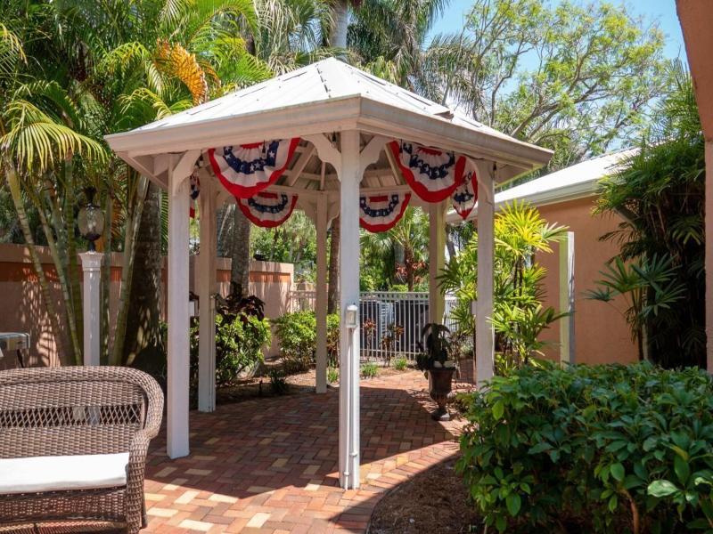 Siesta Key Inn image