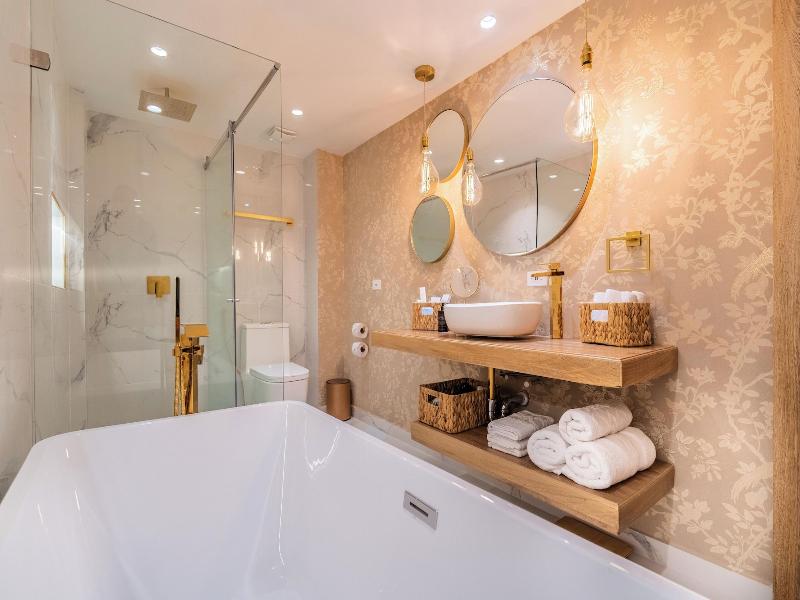 Berthas Collection By Em Hotels image