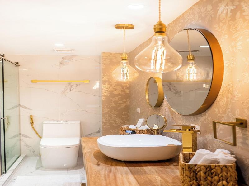 Berthas Collection By Em Hotels image
