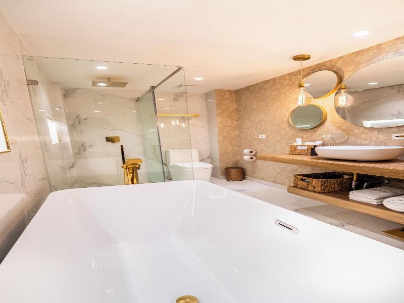 Berthas Collection By Em Hotels image
