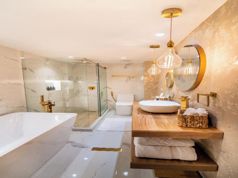 Berthas Collection By Em Hotels image
