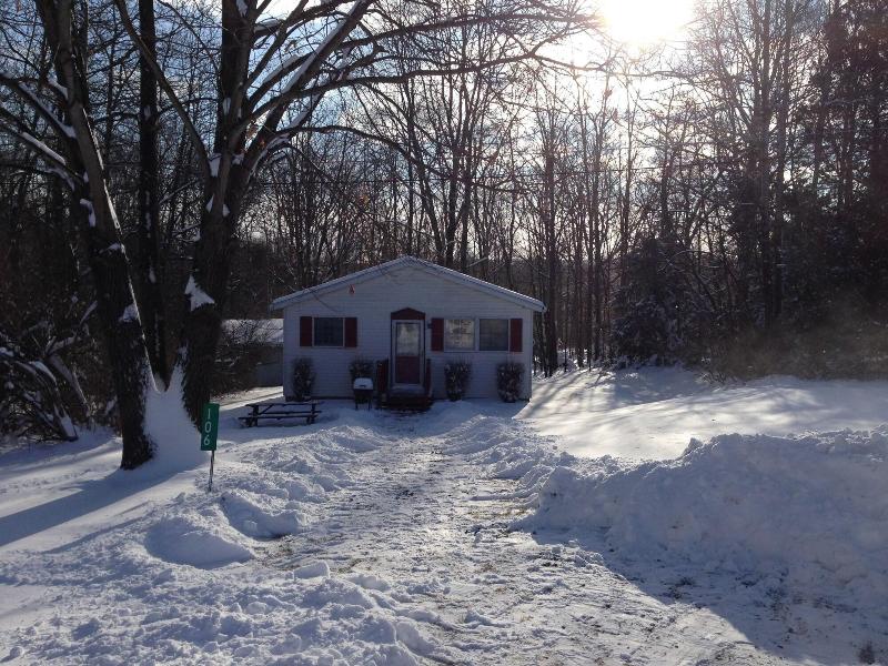Echo Valley Cottages image