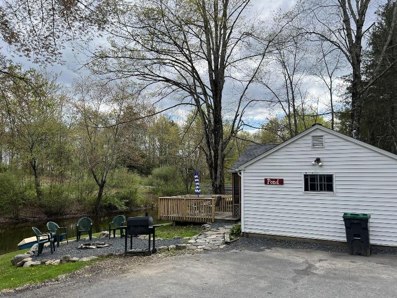 Echo Valley Cottages image