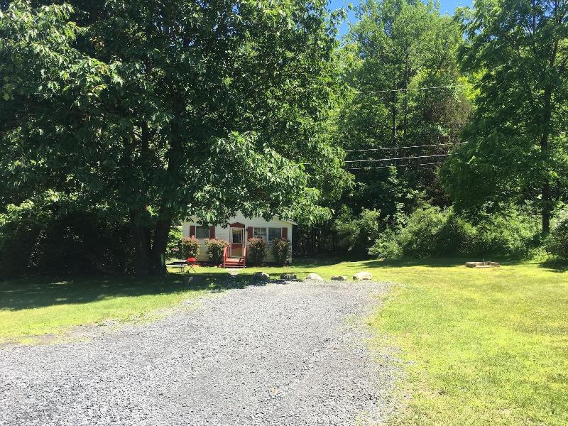 Echo Valley Cottages image