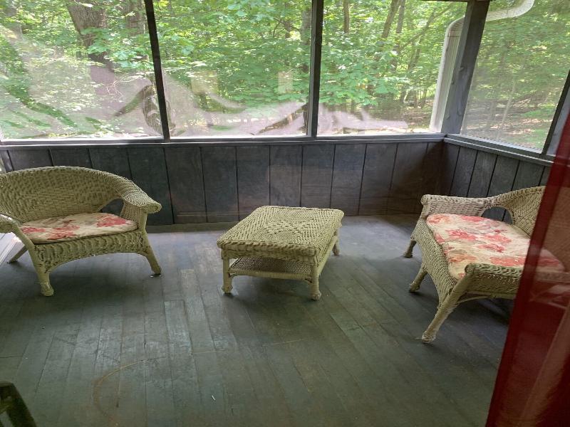 Echo Valley Cottages image