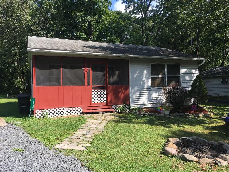 Echo Valley Cottages image