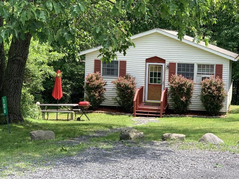 Echo Valley Cottages image