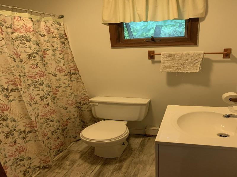 Echo Valley Cottages image