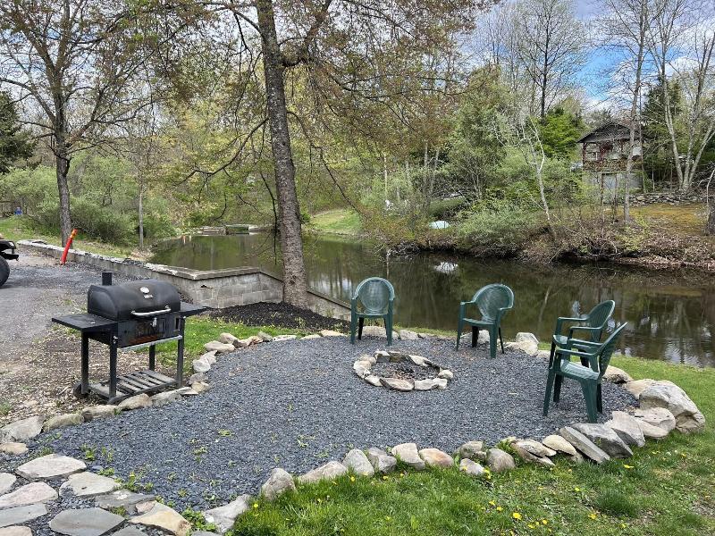 Echo Valley Cottages image