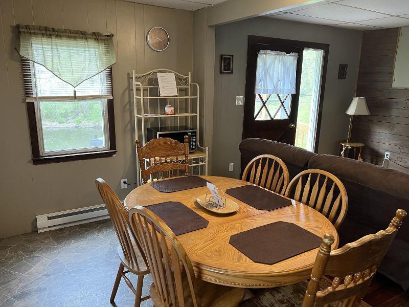 Echo Valley Cottages image