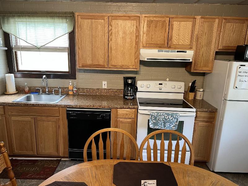 Echo Valley Cottages image