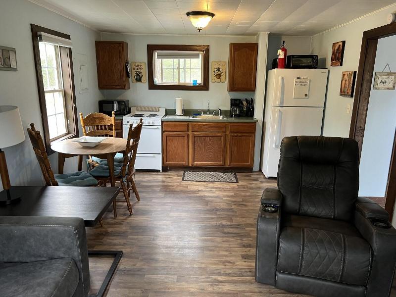 Echo Valley Cottages image