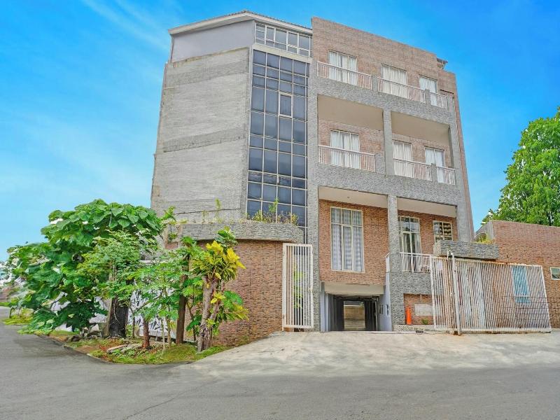 Oyo 170 Rbn Stays image