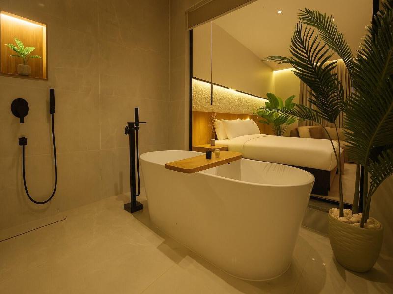 Royal Regency Hotel Eg image