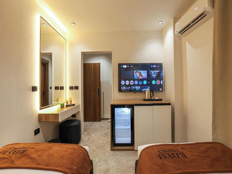 Royal Regency Hotel Eg image