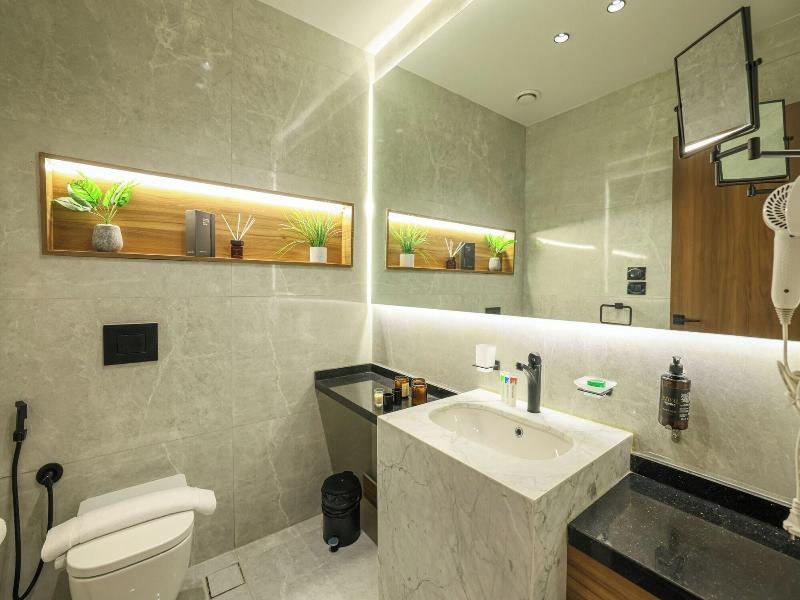 Royal Regency Hotel Eg image