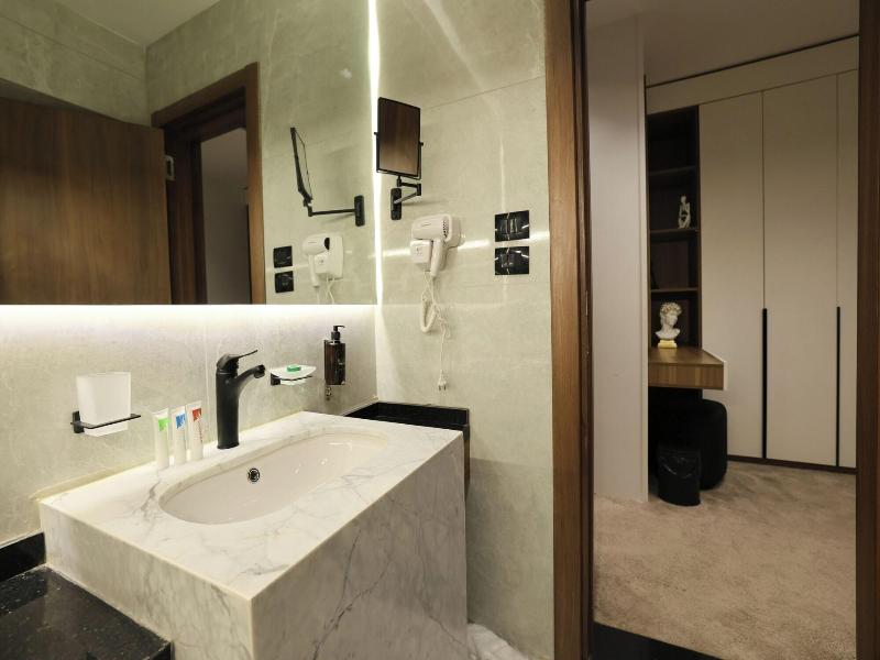 Royal Regency Hotel Eg image