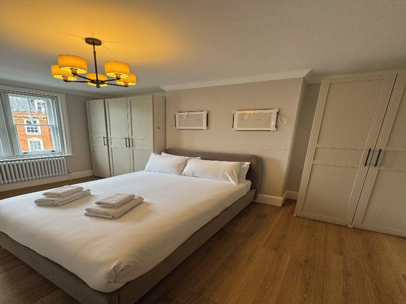 Brand New Flats Next To Oxford Street image