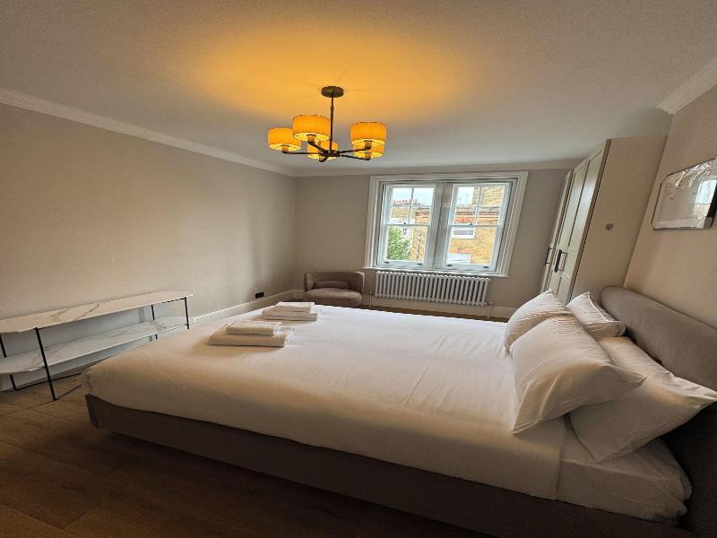 Brand New Flats Next To Oxford Street image
