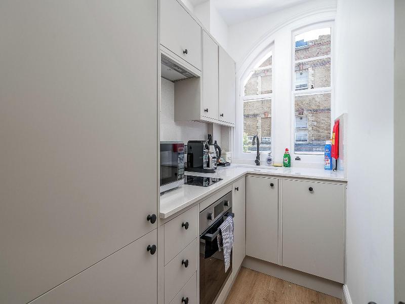 Brand New Flats Next To Oxford Street image