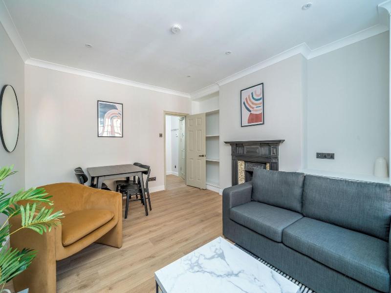 Brand New Flats Next To Oxford Street image