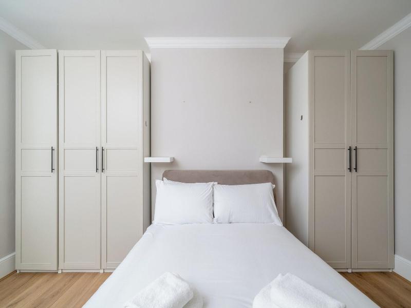 Brand New Flats Next To Oxford Street image