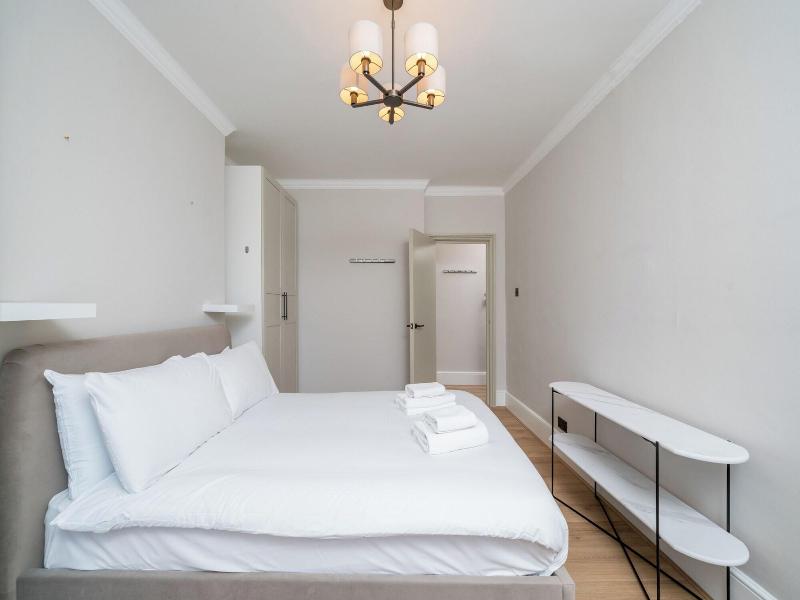 Brand New Flats Next To Oxford Street image