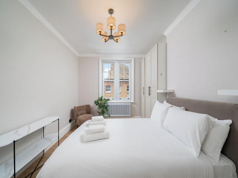 Brand New Flats Next To Oxford Street image