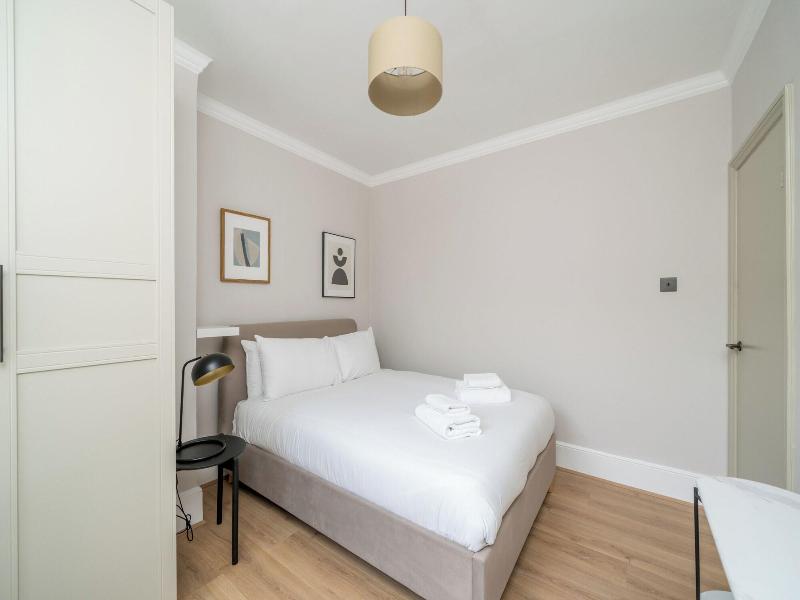 Brand New Flats Next To Oxford Street image