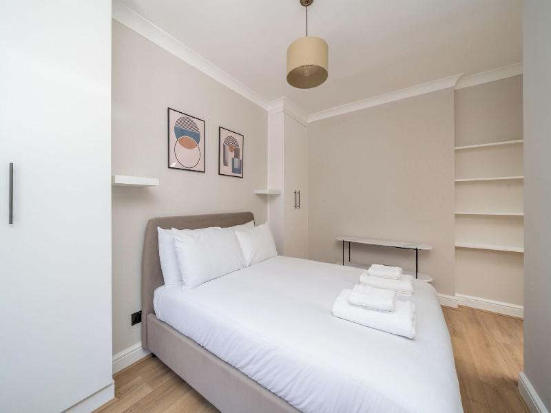 Brand New Flats Next To Oxford Street image