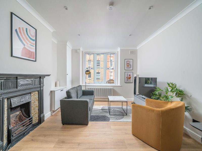 Brand New Flats Next To Oxford Street image