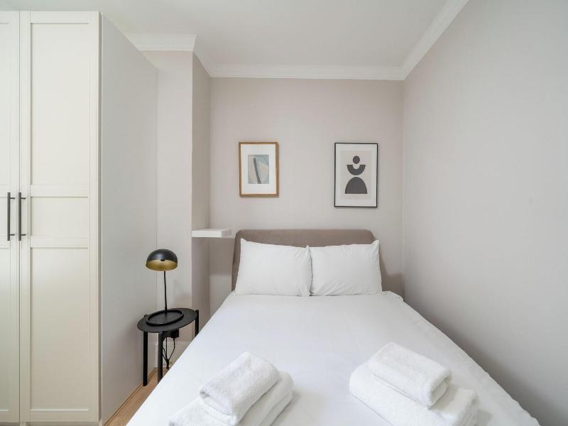 Brand New Flats Next To Oxford Street image