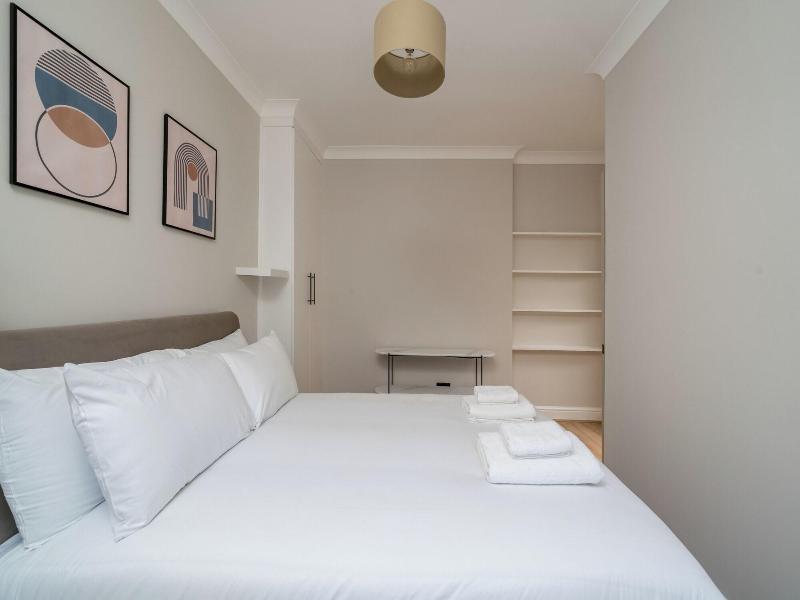 Brand New Flats Next To Oxford Street image