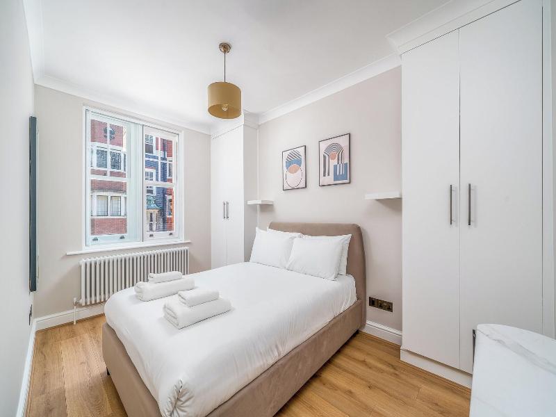 Brand New Flats Next To Oxford Street image