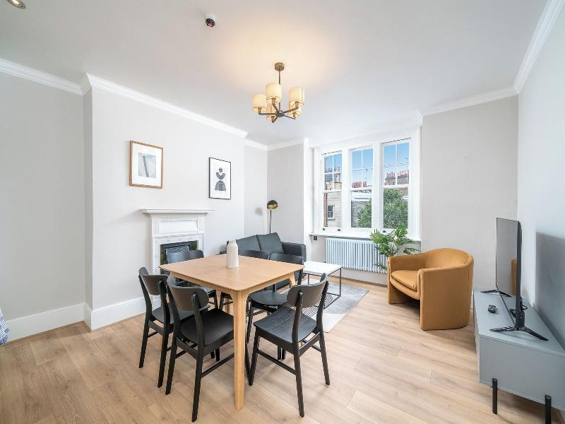 Brand New Flats Next To Oxford Street image